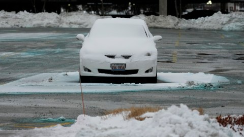 La niña estuvo en el carro helado como por 45 minutos. Foto referencial.