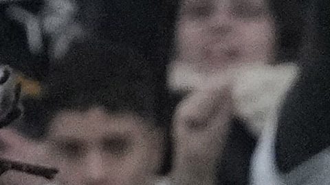 Kylian Mbappe celebra con sus compañeros y la hinchada madridista su gol ante el Sevilla.