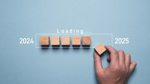 Hand,Assemble,Wooden,Block,Cube,To,Update,Technology,Downloading,Tool