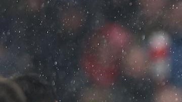 Diogo Dalot y Mohamed Salah (d) durante el partido entre el Liverpool FC y el Manchester United.