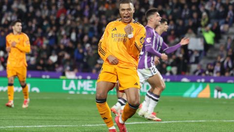 Kylian Mbappé celebra su hat-trick ante Real Valladolid.