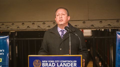 El plan del contralor Brad Lander, “HomeShare NYC”, conectará a los propietarios que tienen espacio adicional en sus hogares con neoyorquinos que buscan alquilar una vivienda a precios asequibles.