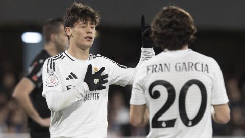 CARTAGENA (MURCIA), 06/01/2025.- El centrocampista turco del Real Madrid Arda Güler celebra un gol ante la Deportiva Minera durante el partido que han disputado contra el Deportivo Minera, correspondiente a los dieciseisavos de final de la Copa del Rey, que están disputando este lunes en el estadio Cartagonova en Cartagena. EFE/ Marcial Guillén