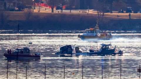 Choque de avión y helicóptero cerca de aeropuerto Ronald Reagan en Washington D.C.