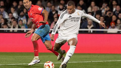 Kylian Mbappé durante el choque ante Club Deportiva Minera.