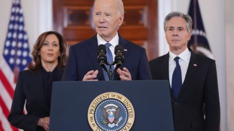 Joe Biden junto a la vicepresidente Kamala Harris y Antony Blinken dieron el anuncio.