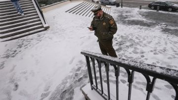 En Nueva Orleans se estableció un récord al caer 25 centímetros (10 pulgadas) de nieve en algunos lugares.