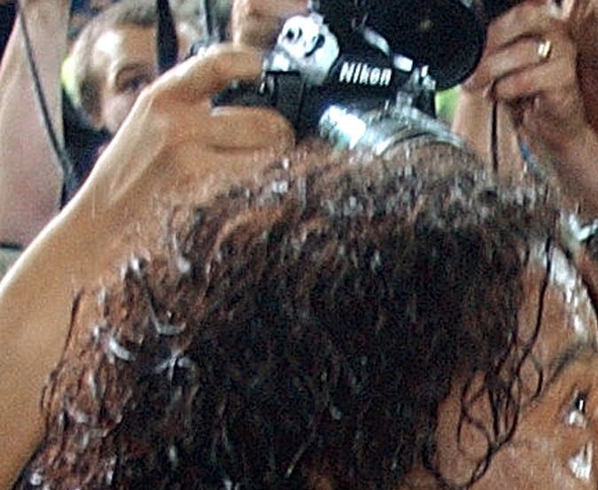 Ronaldinho y Rivaldo besando la Copa del Mundo 2002.