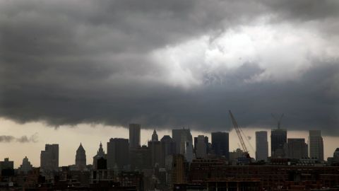 Las posibilidades de lluvias aumentarán del sábado al domingo, así que la ropa impermeable será una buena amiga para ese día.