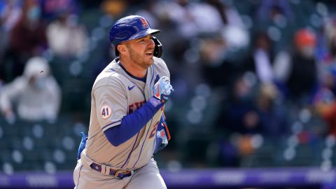 Pete Alonso en acción con New York Mets.