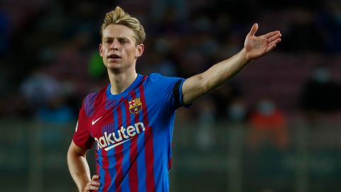 Frenkie de Jong gestures during the Spanish La Liga soccer match between Barcelona and Granada, at the Camp Nou stadium in Barcelona, Spain, Monday, Sept. 20, 2021. (AP Photo/)