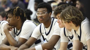 Bryce James durante su etapa de baloncesto colegial.