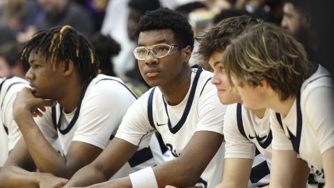 Bryce James durante su etapa de baloncesto colegial.