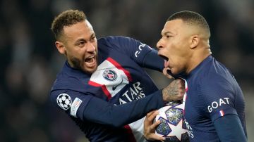 Neymar y Mbappé durante un encuentro de la Ligue 1 de Francia.