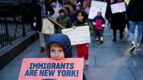 Es difícil saber cuántas familias en los cinco distritos mantienen a sus hijos fuera de las aulas de clases por el miedo a la deportación.