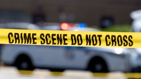 Los oficiales recuperaron un cuchillo en la habitación donde ocurrió el asesinato, que además es donde se alojaba el sujeto más joven.
