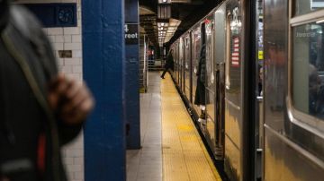 Hombre que fue incendiado en Penn Station podría ser víctima de un pirómano, dice la policía.