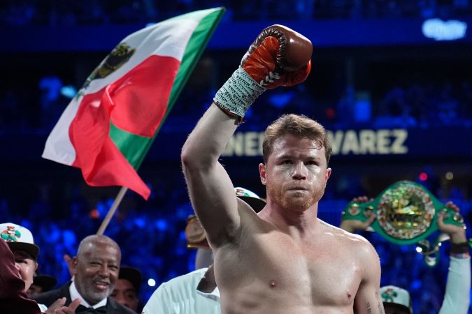 Canelo Álvarez during his victory against Edgar Berlanga.