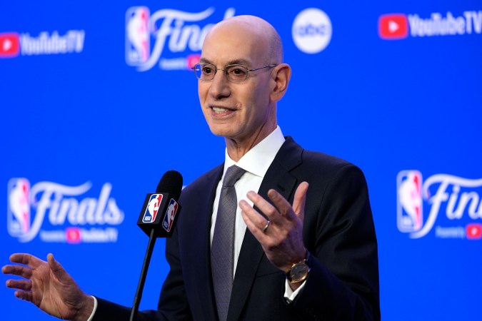Adam Silver durante una conferencia de prensa de la NBA.