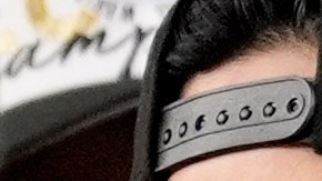 Shohei Ohtani con el trofeo de la Serie Mundial.