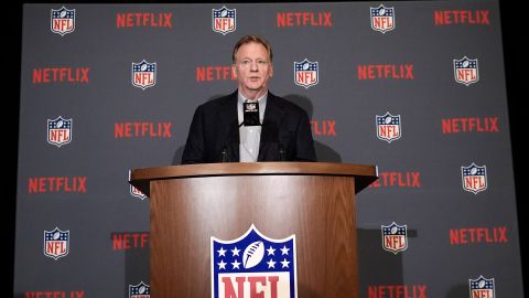 Roger Goodell durante una rueda de prensa con medios de comunicación.