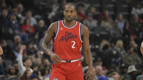 Kawhi Leonard abandona los Clippers para unirse a su familia afectada por incendios de Los Ángeles