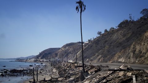 Equipos lanzan "LA Strong" para ayudar a la recuperación tras el incendio forestal de Los Ángeles