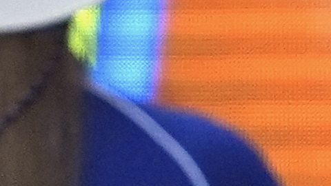 Daniil Medvedev se muestra frustrado ante Kasidit Samrej en la primera ronda del Australian Open 2025.