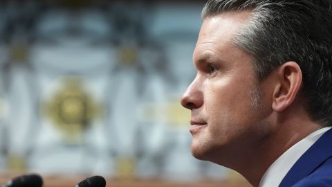 Los demócratas admiten que el precedente se encuentra del lado republicano, pero expresaron que la naturaleza de Hegseth al menos merecer ser debatida.