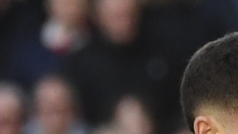Árbitro Michael Oliver recibe amenazas de muerte por expulsar a jugador en la Premier League