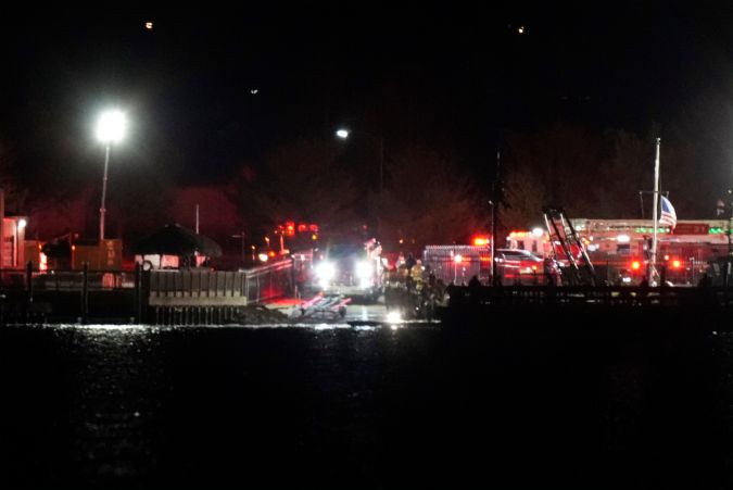 Accidente aéreo en Washington D.C. entre un avión comercial y un helicóptero militar.