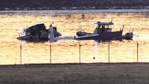 Accidente aéreo en Washington D.C. entre un avión comercial y un helicóptero militar.