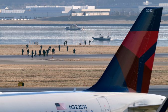 Accidente aéreo en Washington D.C. entre un avión comercial y un helicóptero militar.