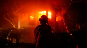 Estrellas de Hollywood son conscientes del sacrificio que están asumiendo socorristas y bomberos.