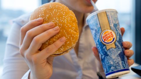 Burger King está lanzando la semana de la hamburguesa con queso por un dólar.