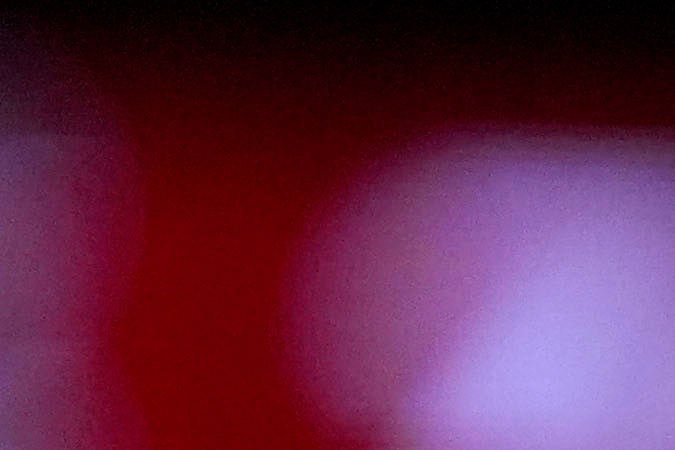 La base de Iowa Caitlin Clark se encuentra en la cancha durante la segunda mitad del partido por el campeonato de baloncesto universitario de la Final Four contra Carolina del Sur.