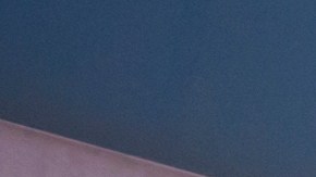 Clientes de Dollar Tree hacen una lista de sus productos favoritos.