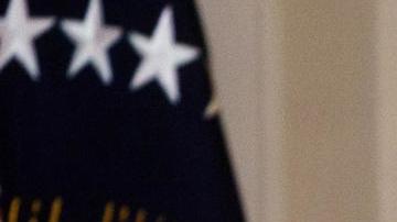 Liz Cheney recibió una ovación de pie cuando le fue entregada la medalla.