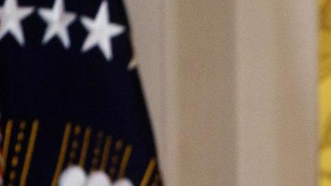 Liz Cheney recibió una ovación de pie cuando le fue entregada la medalla.