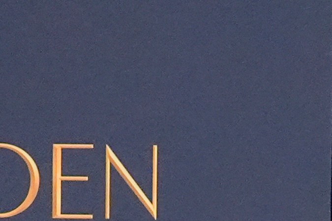 Adriana Paz, Edgar Ramirez, Selena Gomez, Jacques Audiard, Karla Sofia Gascon y Zoe Saldaña en los Golden Globes 2025.