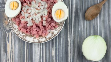 La combinación de sabores y la textura de esta ensalada la hacen un platillo delicioso.