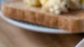 Ensalada de huevo con Tajín para realzar los sabores.