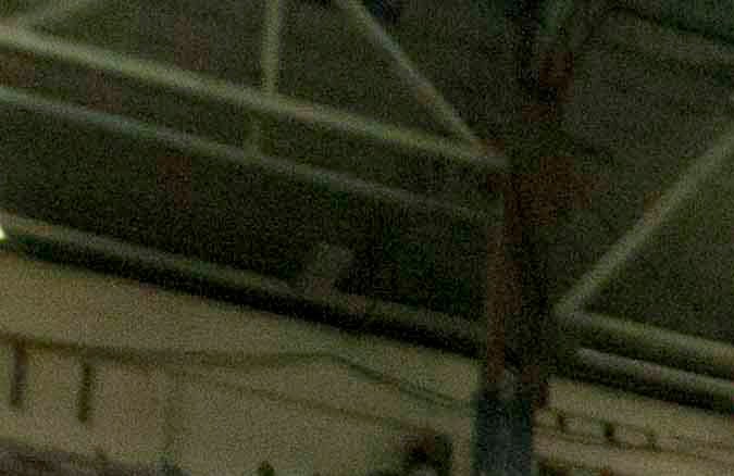 El jugador de Tijuana Javier Gandolfi, a la izquierda, lleva el trofeo de la liga mexicana de fútbol al término de la final de la liga mexicana de fútbol contra Toluca en Toluca, México, el domingo 2 de diciembre de 2012. Tijuana ganó 4-1 en el global. (Foto AP/Eduardo Verdugo)