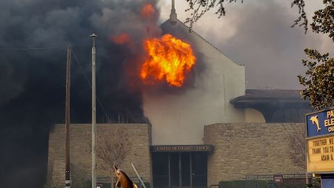 Jamie Lee Curtis lamentó el estado en el que quedó la iglesia de su vecindario.