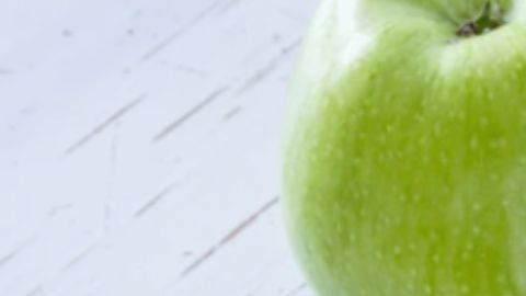 Los jugos verdes tienen multiples beneficios, entre ellos prevenir el estreñimiento.