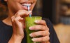 Los jugos detox ayudan a hidratarte y mejoran la digestión.