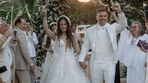 Julián Gil y Valeria Marín reunieron a sus familiares y amigos en Puerto Rico.