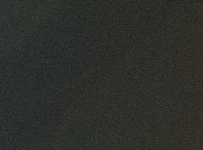 Khabib Nurmagomedov sostiene el cinturón del trofeo durante una conferencia de prensa en Moscú, Rusia. (Foto AP/Pavel Golovkin, ARCHIVO)