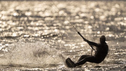 Kitesurfing.