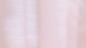 M&M's Strawberries & Creme, un dulce rosa y blanco con un delicado sabor y un toque nostálgico.